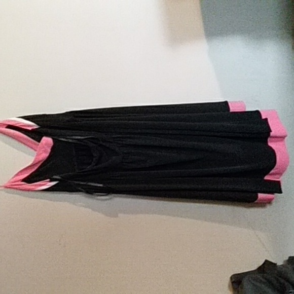 Le chateau dress size medium - Picture 5 of 5